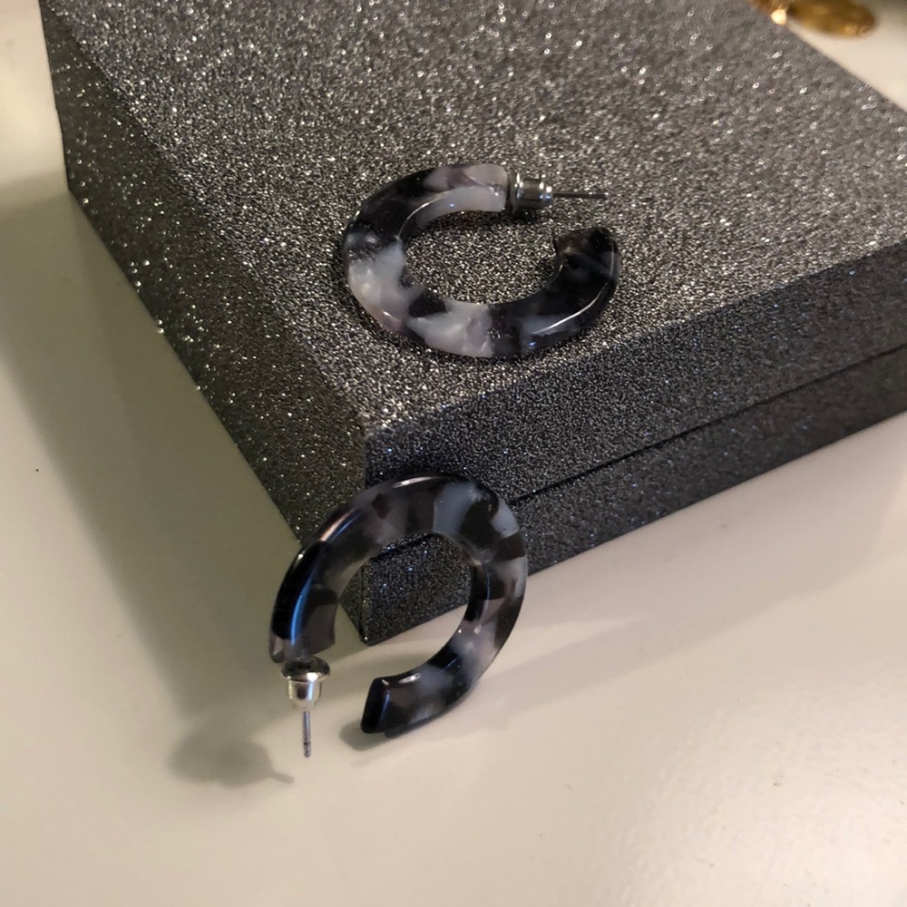 Tortoise Shell Hoops 1” - Picture 2 of 2